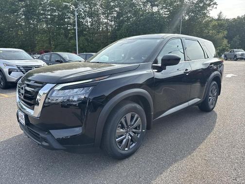 2025 Nissan Pathfinder S