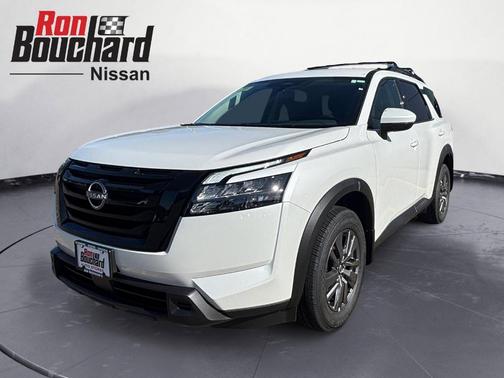 2025 Nissan Pathfinder SV