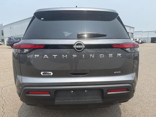2025 Nissan Pathfinder S