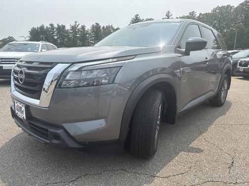 2025 Nissan Pathfinder S