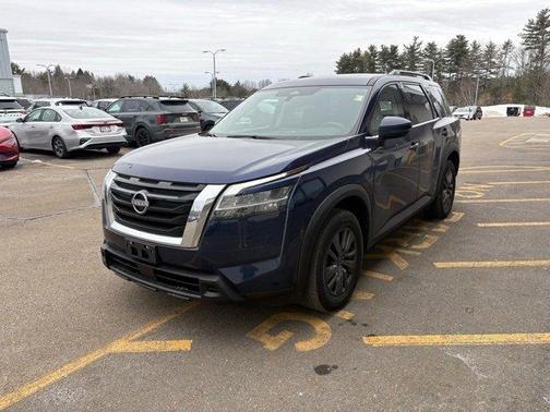2022 Nissan Pathfinder SV