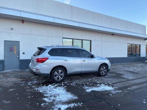 2020 Nissan Pathfinder S