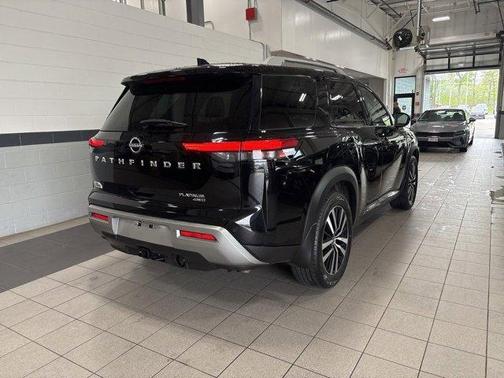 2023 Nissan Pathfinder Platinum
