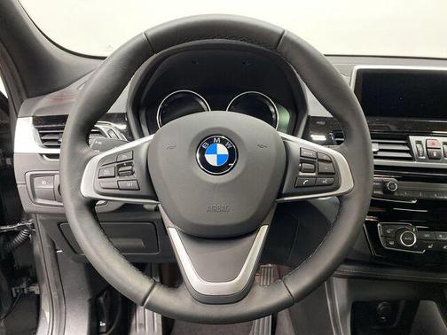 Photo 5 of 8 of 2022 BMW X2 xDrive28i