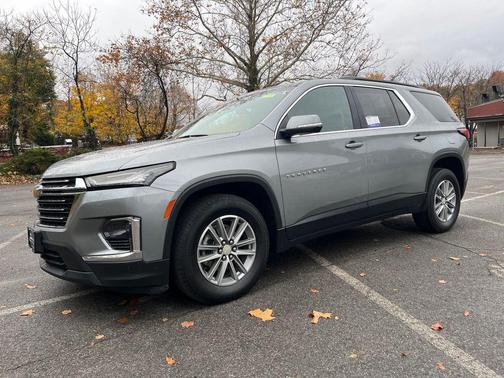 2023 Chevrolet Traverse LT Leather