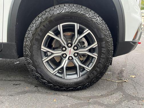 2025 GMC Acadia AWD AT4