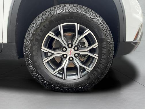 2025 GMC Acadia AWD AT4