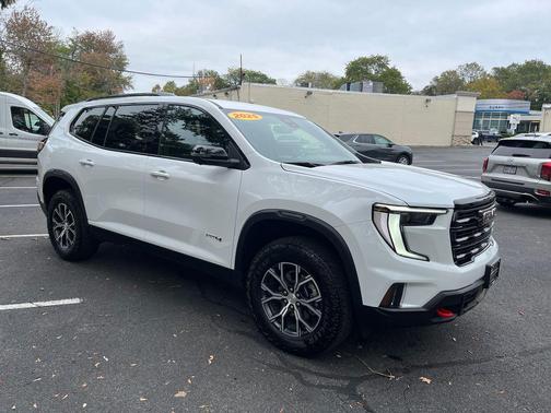 2025 GMC Acadia AWD AT4