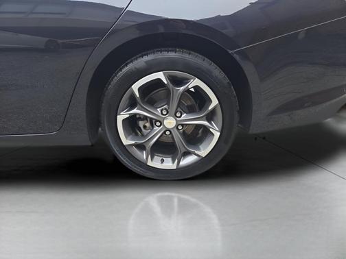 Dark Ash Metallic 2022 Chevrolet Malibu FWD LT