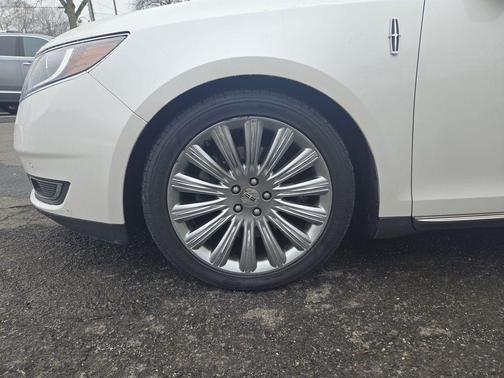 2014 Lincoln MKS Base