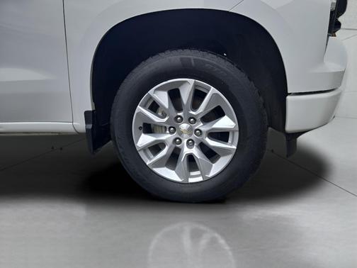 Summit White 2022 Chevrolet Silverado 1500 Custom