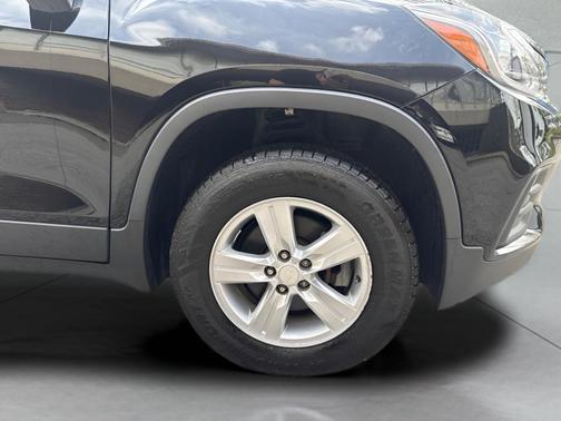 Mosaic Black Metallic 2020 Chevrolet Trax LT