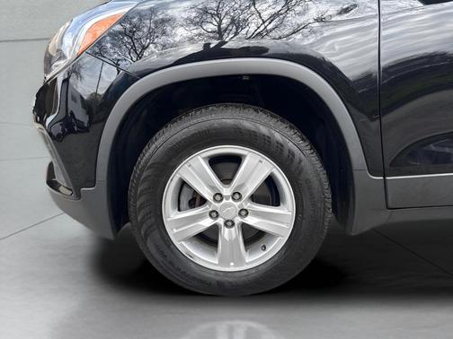 Mosaic Black Metallic 2020 Chevrolet Trax LT