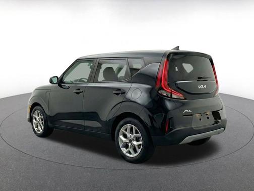 Fusion Black 2025 Kia Soul LX