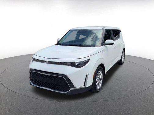 Snow White Pearl 2025 Kia Soul LX