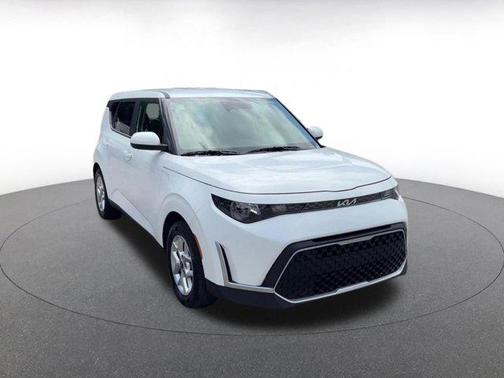Snow White Pearl 2025 Kia Soul LX