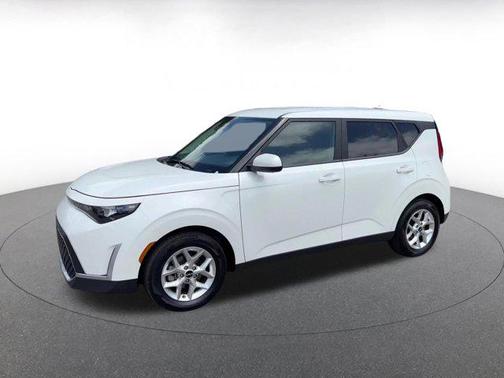 Snow White Pearl 2025 Kia Soul LX