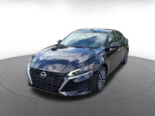 Super Black 2025 Nissan Altima SV FWD