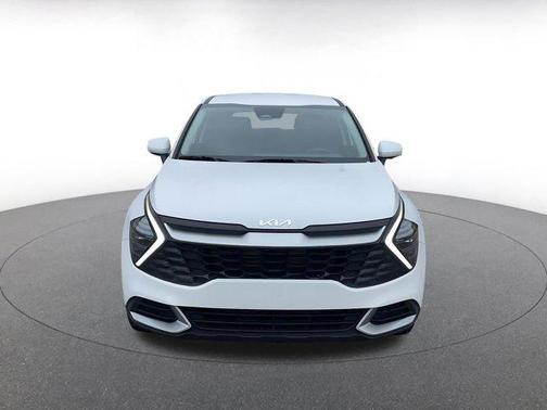 Glacial White Pearl 2025 Kia Sportage LX