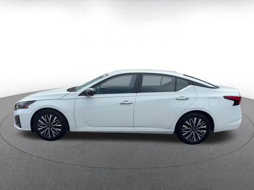 Glacier White 2025 Nissan Altima SV FWD