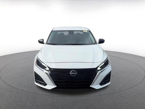 Glacier White 2025 Nissan Altima SV FWD