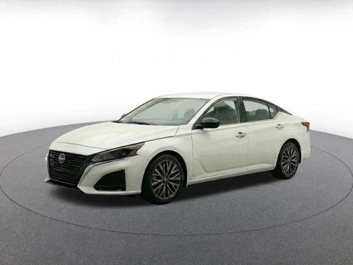 Glacier White 2025 Nissan Altima SV FWD