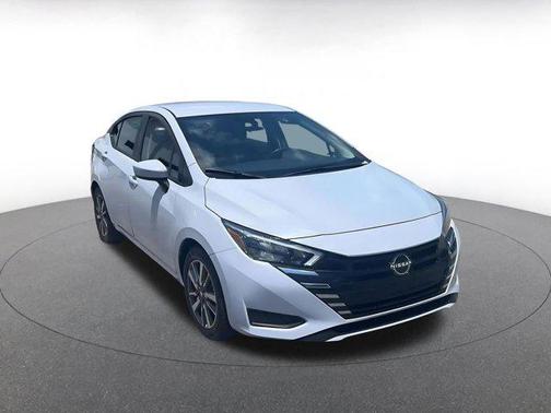 Gray Sky Pearl 2025 Nissan Versa 1.6 SV