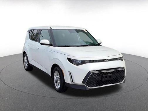 Snow White Pearl 2025 Kia Soul LX