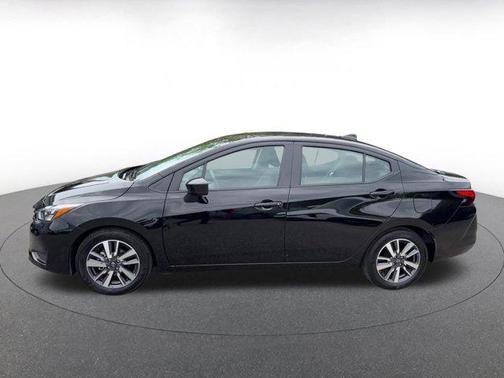 Super Black 2025 Nissan Versa 1.6 SV