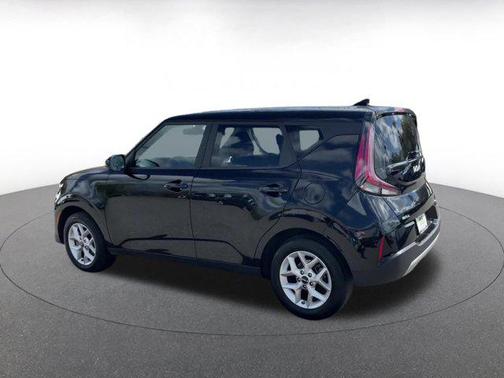 Fusion Black 2025 Kia Soul LX