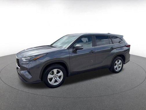 Magnetic Gray Metallic 2025 Toyota Highlander LE
