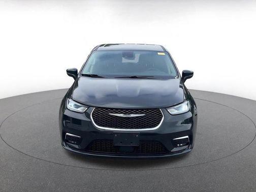 Brilliant Black Crystal Pearlcoat 2023 Chrysler Pacifica Hybrid Touring L