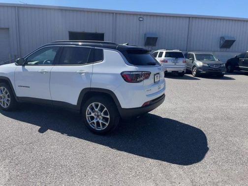 Bright White Clearcoat 2025 Jeep Compass Limited