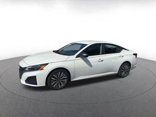 Glacier White 2026 Nissan Altima SV FWD