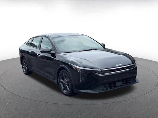 Aurora Black Pearl 2025 Kia K4 LXS