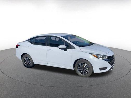 Gray Sky Pearl 2025 Nissan Versa 1.6 SV