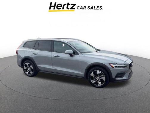 2025 Volvo V60 Cross Country B5 Plus