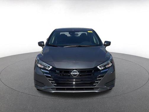 Gun Metallic 2025 Nissan Versa 1.6 SV