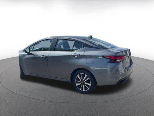 Gun Metallic 2025 Nissan Versa 1.6 SV