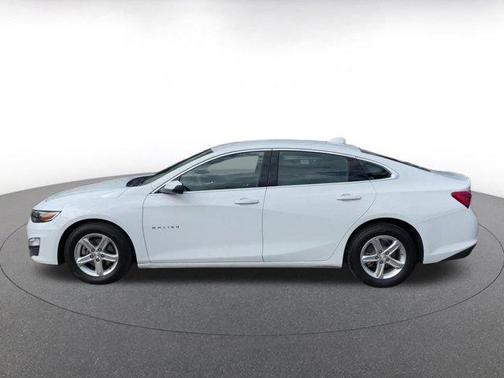 Summit White 2024 Chevrolet Malibu FWD 1LT