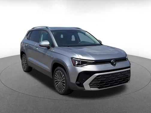 Pyrite Silver Metallic 2025 Volkswagen Taos 1.5T SE
