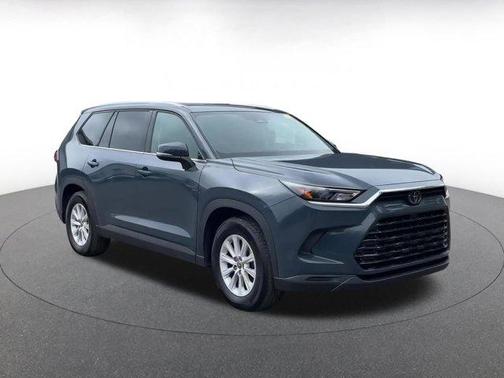 2025 Toyota Highlander LE