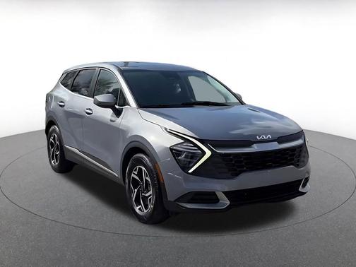 Everlasting Silver 2025 Kia Sportage LX