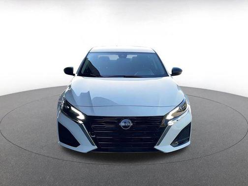 Glacier White 2025 Nissan Altima SV FWD