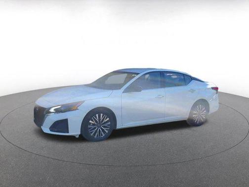 Glacier White 2025 Nissan Altima SV FWD