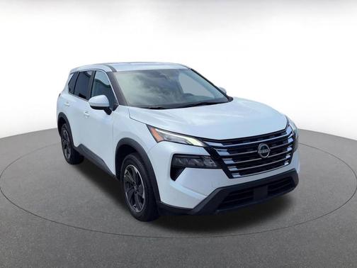 Everest White Pearl 2025 Nissan Rogue SV