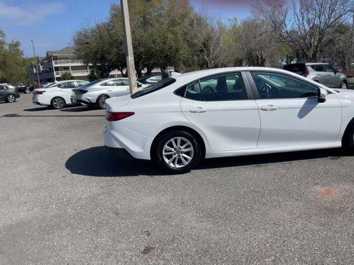 Ice Cap 2025 Toyota Camry LE