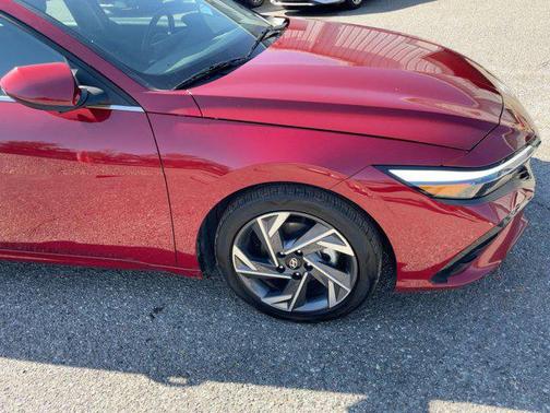 2025 Hyundai ELANTRA SEL