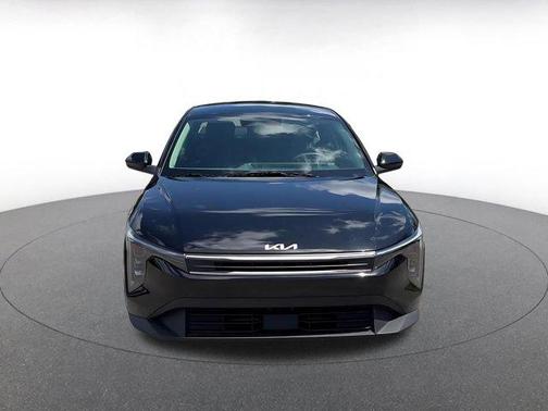 Aurora Black Pearl 2025 Kia K4 LXS