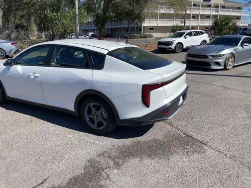 Snow White Pearl 2025 Kia K4 LXS